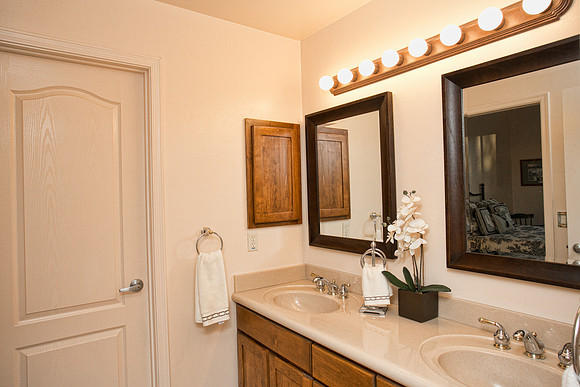 Guest Bathroom photo 25