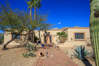 6221 N Camino De Santa Valera