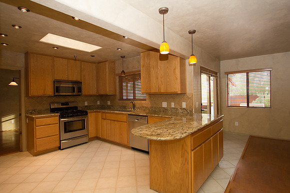 Martha Briggs' listing 901 W Las Lomitas