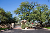 5560 Miles Cir, Tucson, AZ 85712