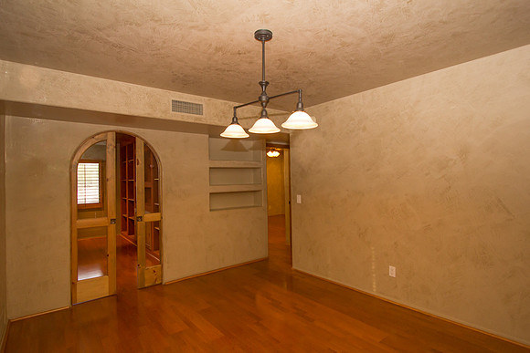 Martha Briggs' listing 901 W Las Lomitas