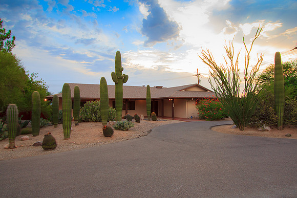 Martha Briggs' listing 901 W Las Lomitas