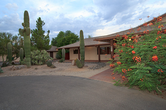 Martha Briggs' listing 901 W Las Lomitas