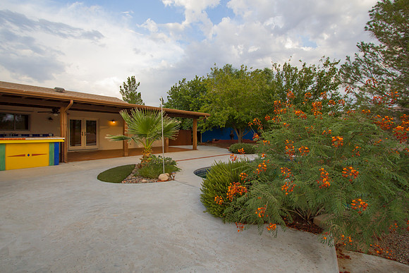 Martha Briggs' listing 901 W Las Lomitas