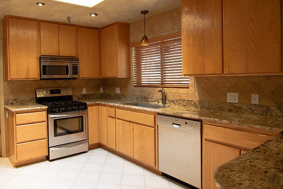 Martha Briggs' listing 901 W Las Lomitas