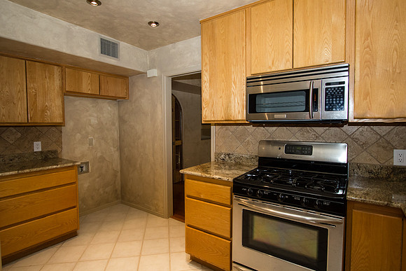 Martha Briggs' listing 901 W Las Lomitas