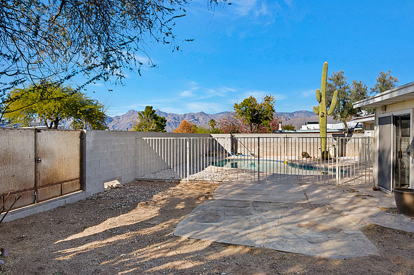 1221 N Avenida Jeanine Tucson, AZ 85715 (32)
