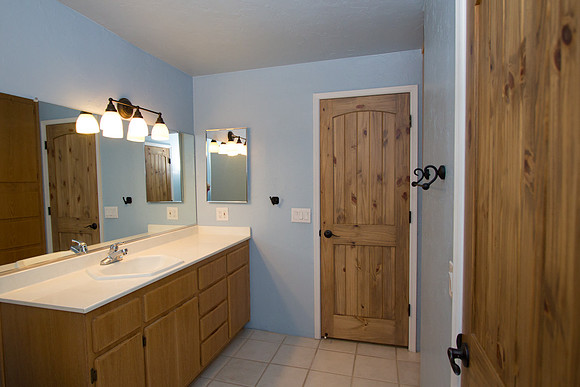 Martha Briggs' listing 901 W Las Lomitas